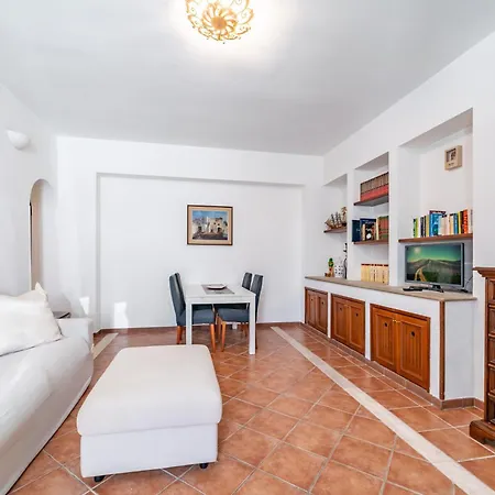 Ostuni's Corner By Rentbeat Apartment